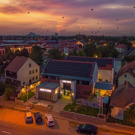 Park Hotel Buek-Buekfuerdo Eksteriør billede
