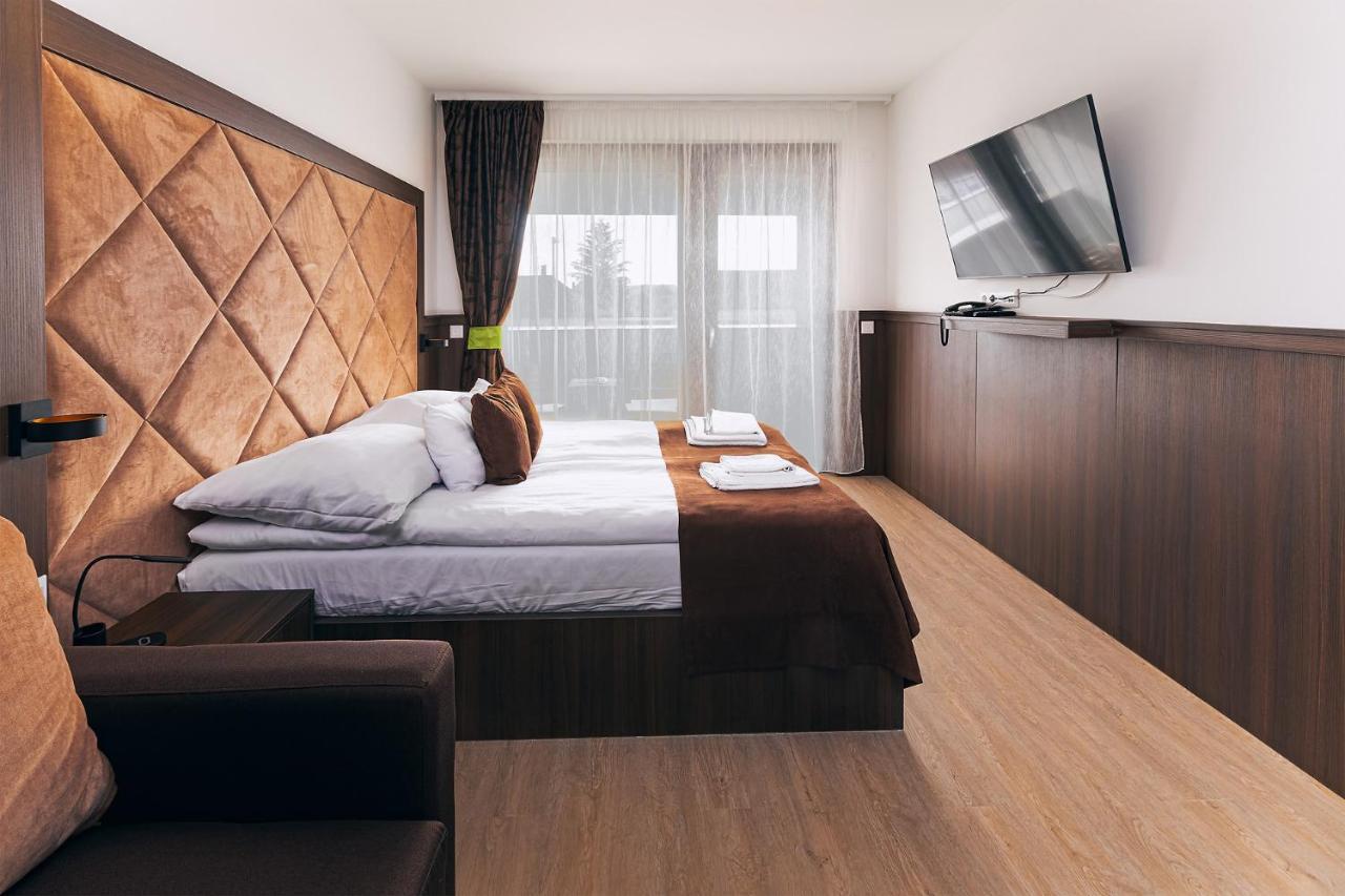 Park Hotel Buek-Buekfuerdo Eksteriør billede