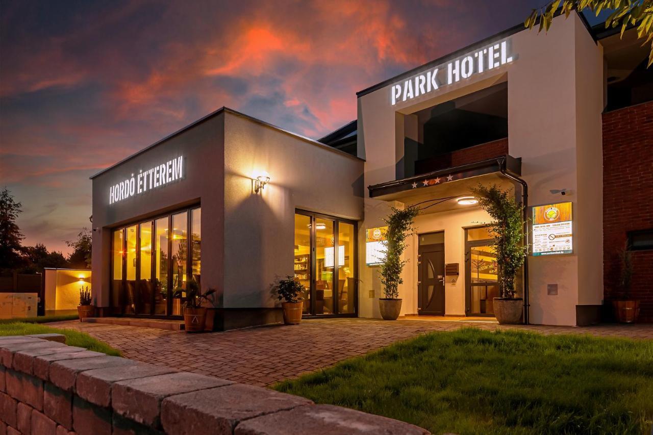 Park Hotel Buek-Buekfuerdo Eksteriør billede