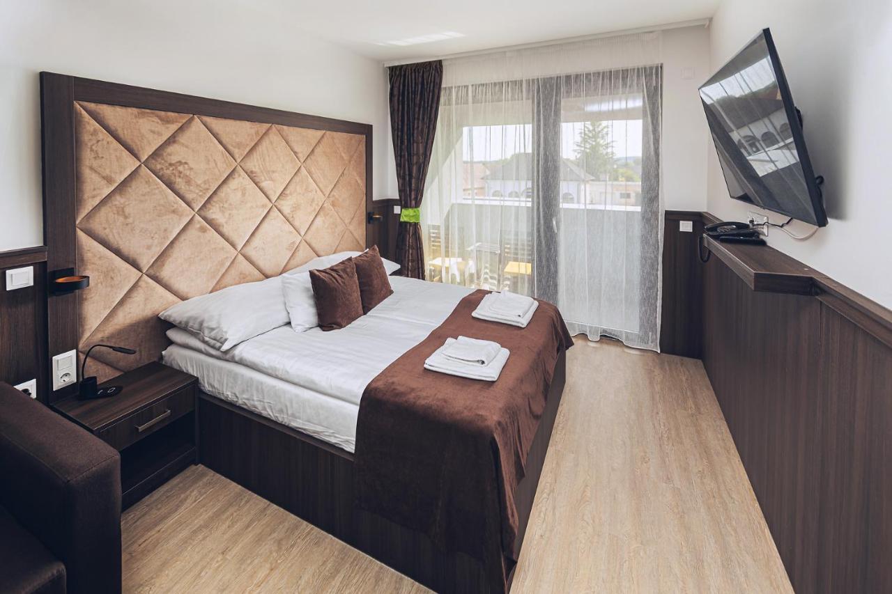 Park Hotel Buek-Buekfuerdo Eksteriør billede