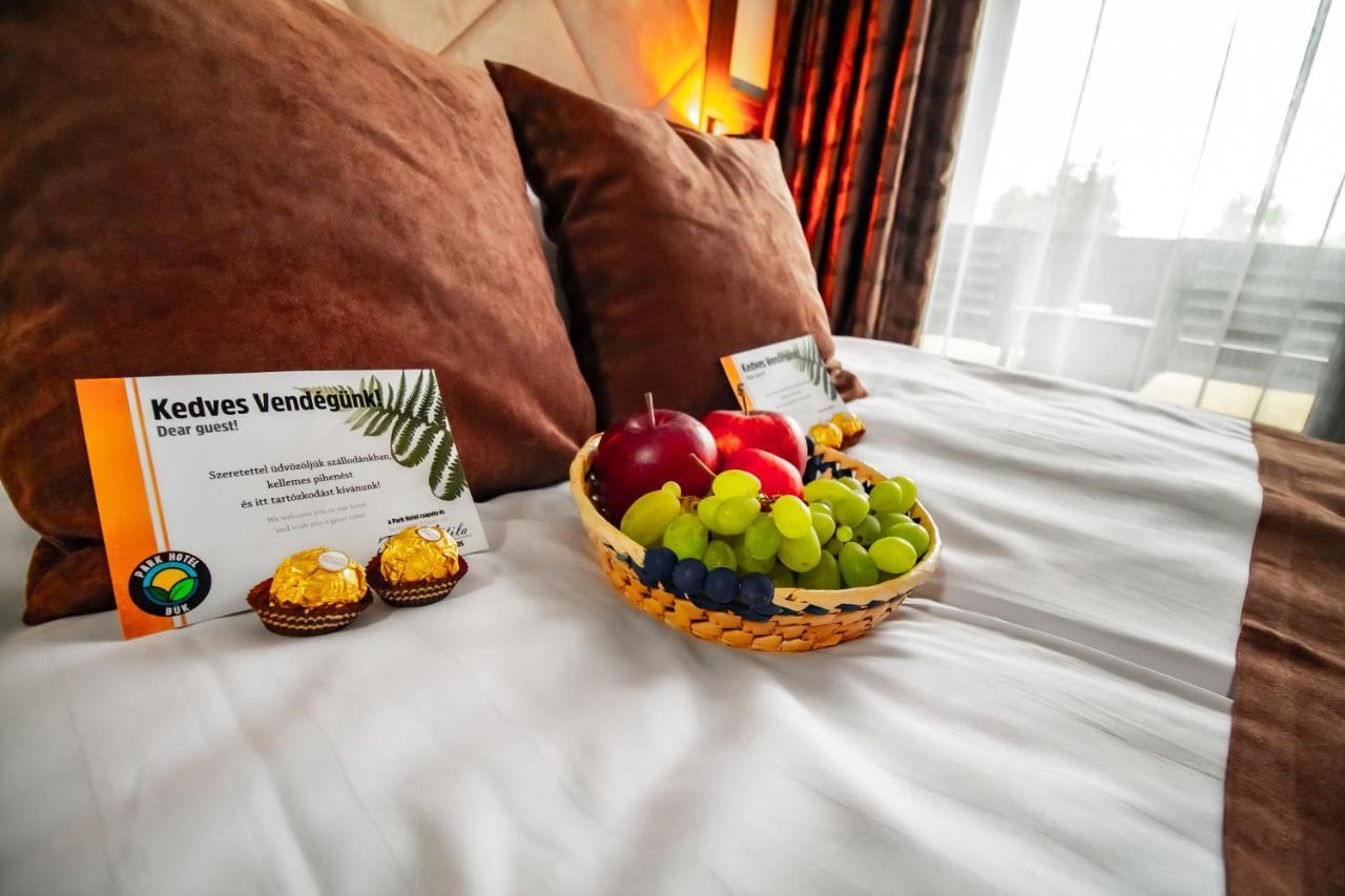 Park Hotel Buek-Buekfuerdo Eksteriør billede