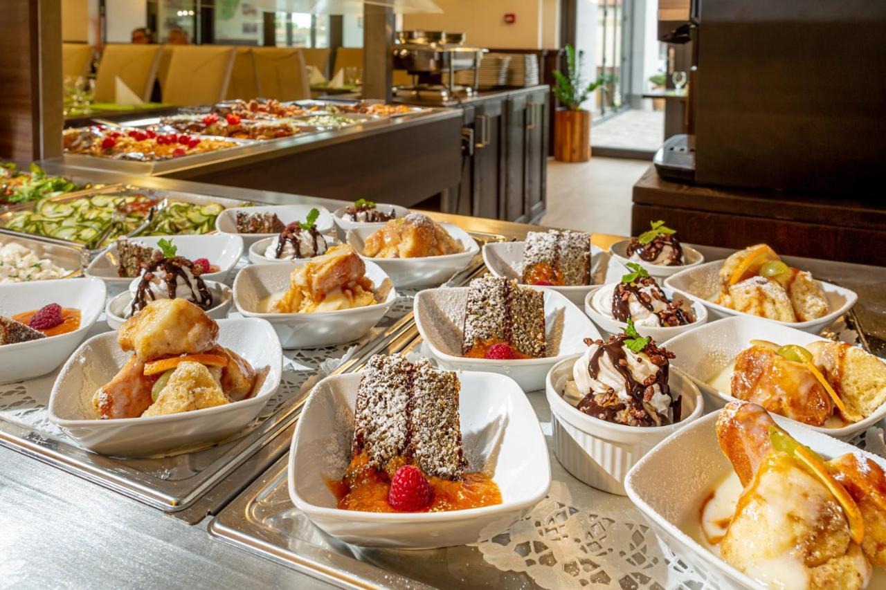 Park Hotel Buek-Buekfuerdo Eksteriør billede