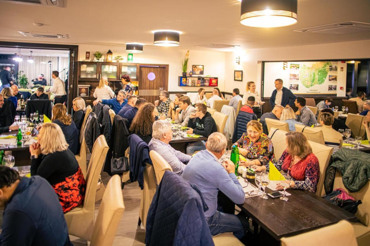 Park Hotel Buek-Buekfuerdo Eksteriør billede