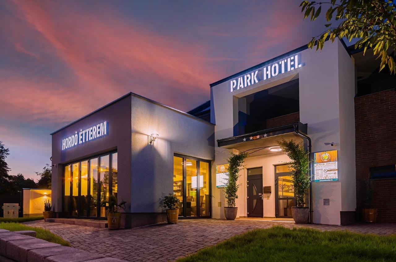 Park Hotel Buek-Buekfuerdo Eksteriør billede