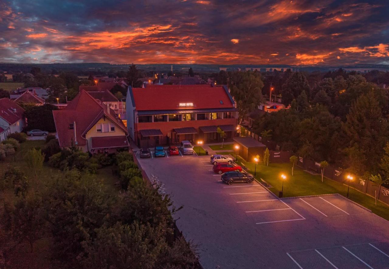 Park Hotel Buek-Buekfuerdo Eksteriør billede