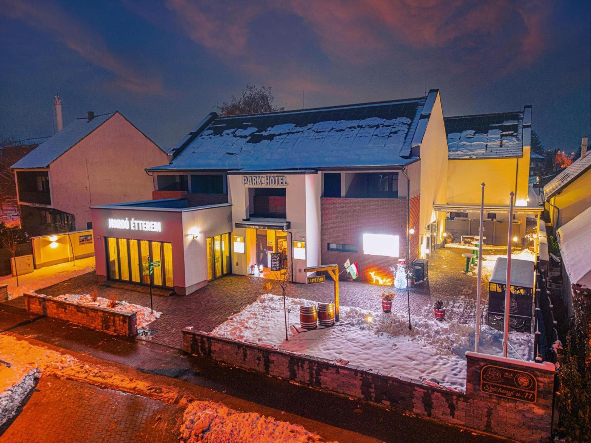 Park Hotel Buek-Buekfuerdo Eksteriør billede