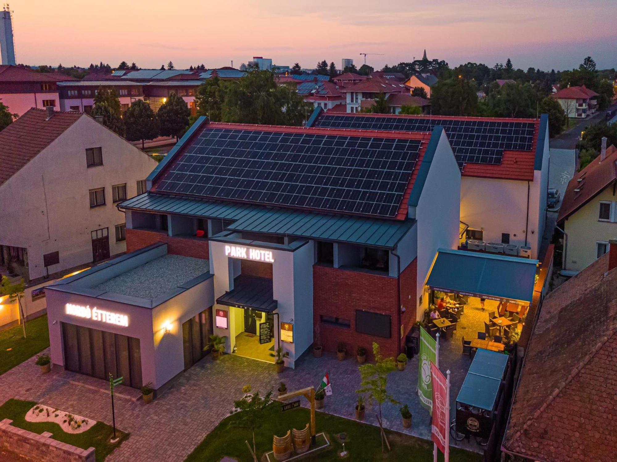 Park Hotel Buek-Buekfuerdo Eksteriør billede